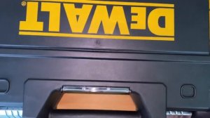 DEWALT DCD703L2T. Обзор шуруповерта "без воды".