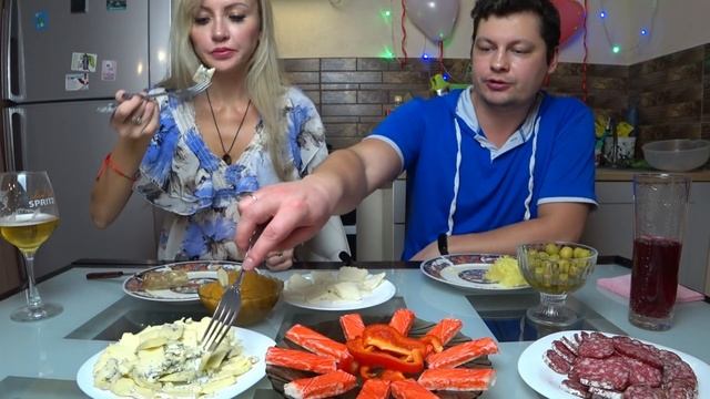 МУКБАНГ ? Отмечаем КОНЕЦ ДИЕТЫ АРТЕМА | Праздничный СТОЛ ДЕЛИКАТЕСЫ с ПЛЕСЕНЬЮ ??? под ПИВКО ?? смотреть онлайн