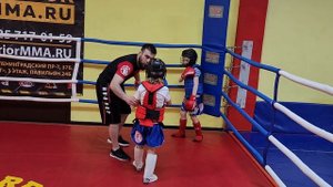 Кикбоксинг дети! Тренировка. Денис 6 лет - Андрей 7 лет. Спарринг.