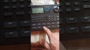 драм машина alesis sr-16
