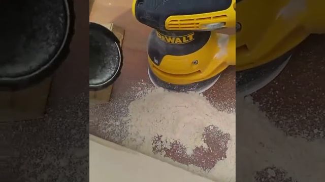 Орбитальная шлифмашинка Dewalt Dwe6423