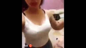Siswi smu ganti pakaian live on cam