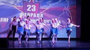 Ансамбль  "Маленькая страна" танцует под песню "Экипаж - одна семья" Виктора Плешака