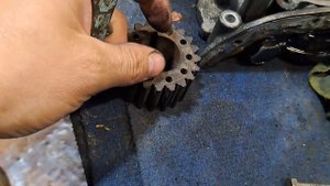 Вариант как снять #шкив ( звёздочку, шестерню) колневала ниссан патрол #RD28T в домашних условиях.