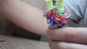 Плетение из резинок "ПЕРО" на рогатке!