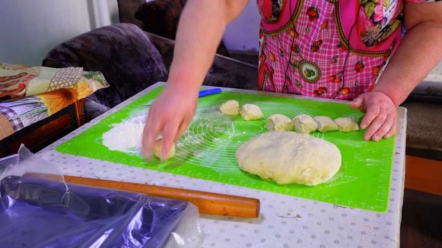 Пирожки которые не черствеют год Приготовила вкусные пирожки с зеленым луком и яйцом рецепт из села