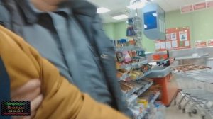 ПРОДАВЕЦ ПЯТЁРОЧКИ НЕ ВЫПУСКАЕТ ПОКУПАТЕЛЯ БЕЗ ПОКУПОК