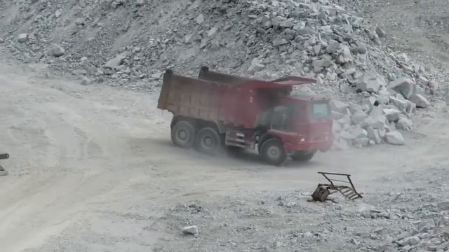 Mining dump truck Howo 70 tons | 70 тонный Самосвал HOWO работа в карьере | Trucks Market смотреть онлайн