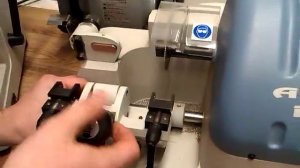 станок Errebi Alfa Bit. Установка каретки для изготовления ключей типа Abloy
