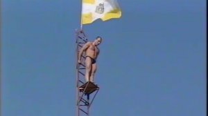 Хайдайвер Андрей Рублёв выполняет прыжок на День города в 2003 году