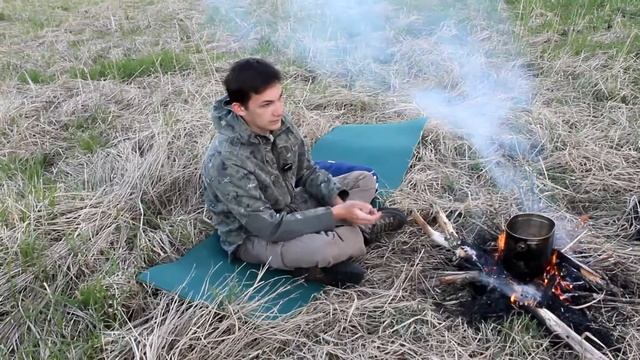 Ночёвка в лесу без палатки | Как выбрать хорошее место | Поход в лес смотреть онлайн