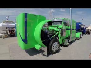 США.Первое место на трак шоу. 2015 Peterbilt 389 fitzgerald glider kit