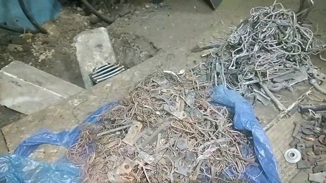 Наткнулся на Медные провода в обожжённой кучке Хлама, сколько набрал?.. смотреть онлайн