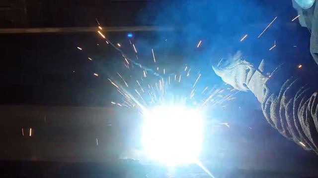 Сварка заполняющего и облицовочного шва на сварочной проволоке MagmaWeld MG2 ф. 1,2мм смотреть онлайн