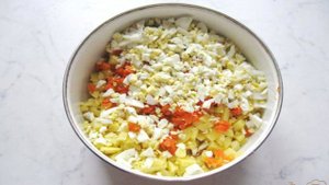 Салат из отварной индейки с сыром