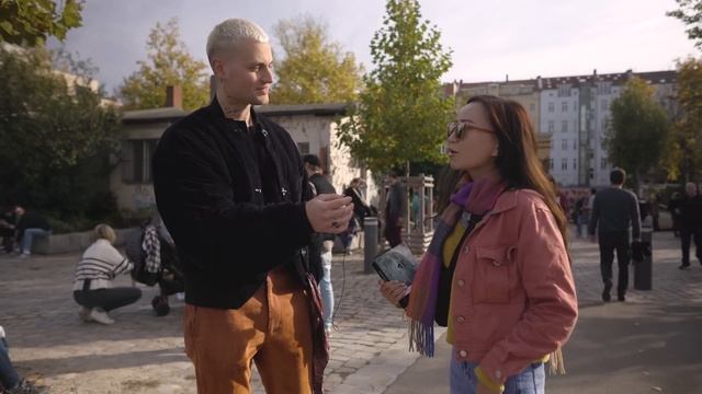 *OLD SKOOL* WHAT BERLIN IS WEARING | Vintage und Designer Outfits beim Mauerpark Flohmarkt смотреть онлайн