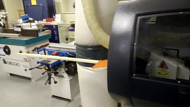 Четырехсторонний станок OSTERMANN 180S | Работа в цеху | Фрезерование заготовки за один проход смотреть онлайн