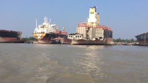 Бангладеш. Кладбище кораблей, бухта Читтагонг.