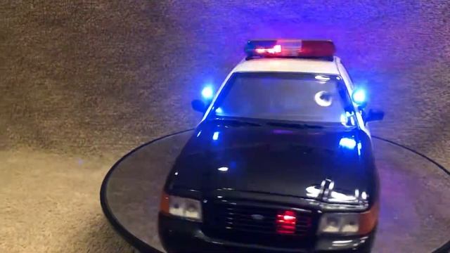 1/18 scale LAPD Poloce Ford Crown victorian diecast model with working lights and siren смотреть онлайн