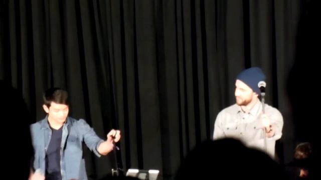 Osric Chau and Gil McKinney Singing Wiz Khalifa at Jaxcon 2016 смотреть онлайн