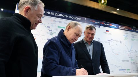 Путин лично осмотрел один из участков трассы М-12: главное