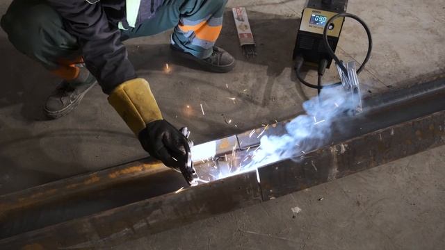 Как сварить двутавр накладками в полевых условиях? смотреть онлайн