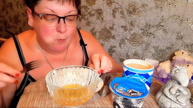 мукбанг/Сыр и мёд,икра почти заморская 🤣/обжор и разговоры на камеру/Mukbang