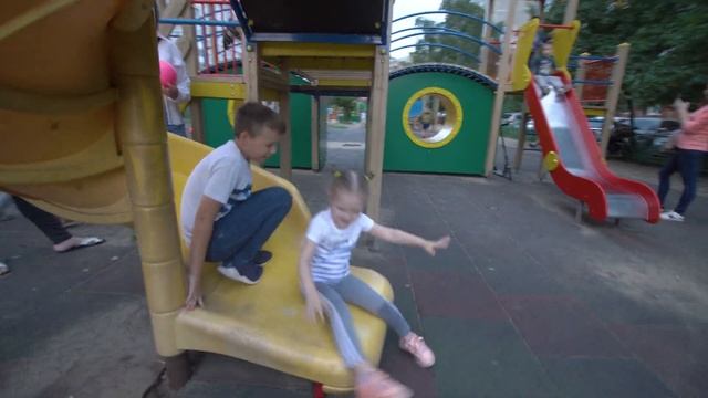 ТОП 4 детских площадок! Лучшие игры на свежем воздухе для детей! Досуг для детей! Влог Zayka Fаmily смотреть онлайн