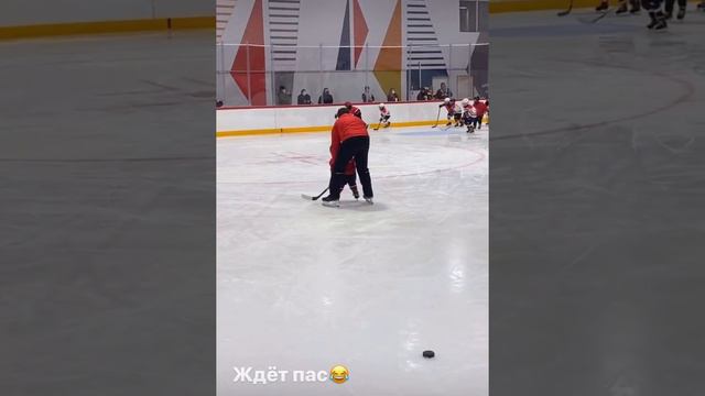 Сын Овечкина выиграл первое вбрасывание!