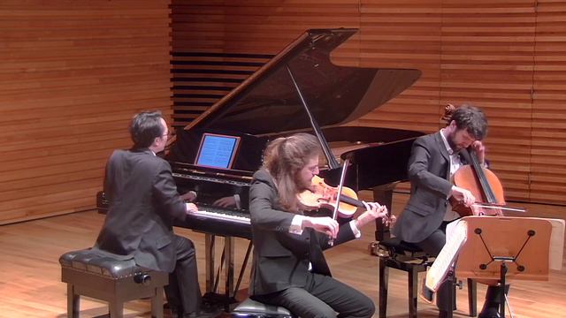 Linos Piano Trio - Beethoven "Ghost" Trio, op. 70 no. 1 - Allegro vivace e con brio смотреть онлайн