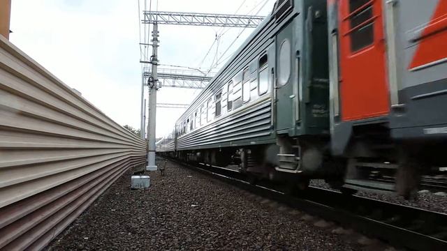 ЧС2т-1045 p/d с поездом СПб-Анапа смотреть онлайн