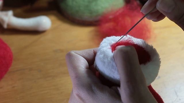 Делаем ёлочные игрушки своими руками. Валенки и варежки из шерсти.  Сухое валяние . Shabalin Design