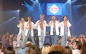 Их тоже пятеро, тоже в белых рубашках - чем же отличается группа "На-На" от группы "Икс-Миссия"?