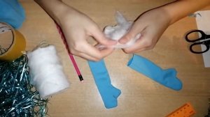 Дед Мороз из пластиковой бутылки, ваты и старых штанов! Крутая новогодняя игрушка;)