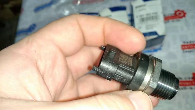 0281002930 Датчик топливной рампы, рейки 504333094, 21946209, 55223142, 50100061 смотреть онлайн