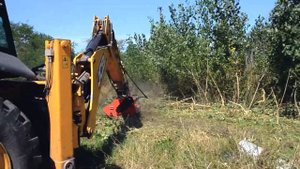 Мульчер на JCB для расчистки полос отвода дорог