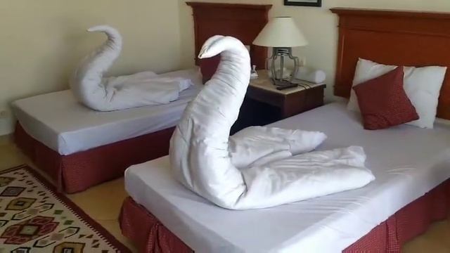 ЛЕБЕДИ ИЗ ПОЛОТЕНЦА смотреть онлайн