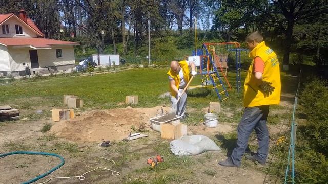Заливаем сваи для дачного домика смотреть онлайн