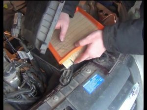 Замена воздушного фильтра двигателя на ВАЗ - Lada Granta