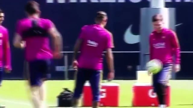 Messi,Luis Suarez and Dani Alves making fun of Neymar's new look смотреть онлайн