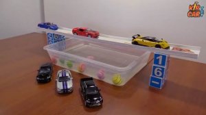 Машинки игрушки катаются по мосту. Кир Кар Тойс