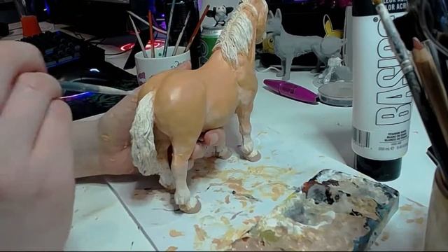 Painting a Haflinger Sculpture смотреть онлайн