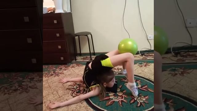 Элементы с мячом.Художественная гимнастика. (Мяч PASTORELLI) Казахстан. Россия смотреть онлайн