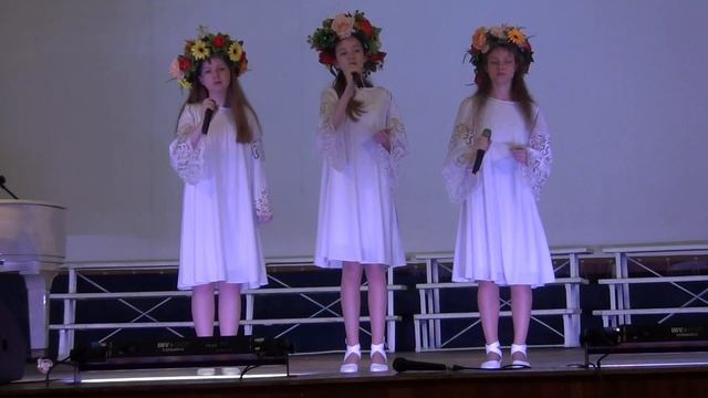 Трио Солисты ансамбля "Цветные сны" Алиса и Снежана Кирюшины и Софья Влахно. смотреть онлайн