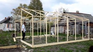 Дешевая большая теплица из бруса своими руками