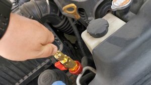 Замена золотника / клапана под давлением. Заправка автомобильного кондиционера своими руками