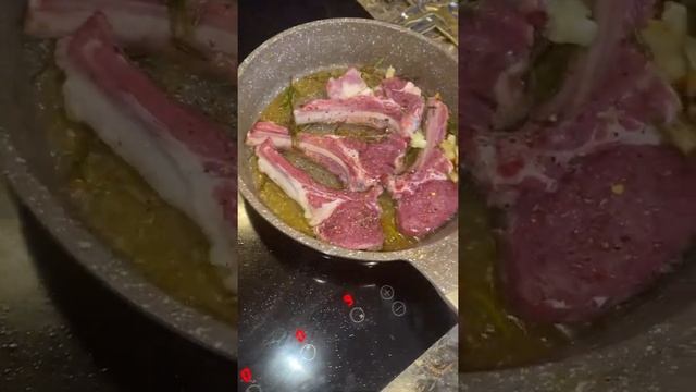 Каре ягнёнка на сковороде , нереально !!!!!!! смотреть онлайн