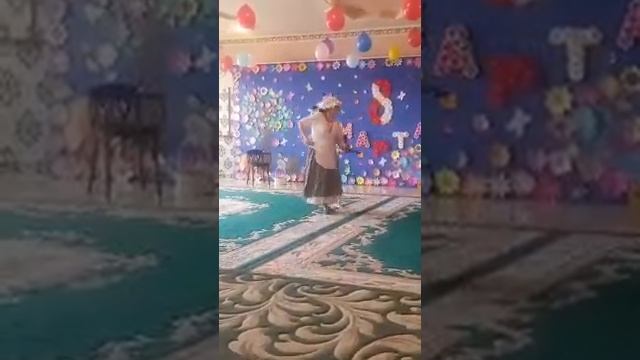 Волк и бабушка красной шапочки на утреннике в детском саду. смотреть онлайн