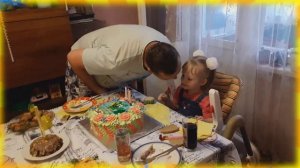 Праздничный тортик с фейерверком на моё трехлетие Birthday cake with fireworks on my third birthday