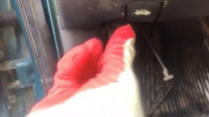 Где находится салонный блок предохранителей на автомобиле Hyundai Elantra XD